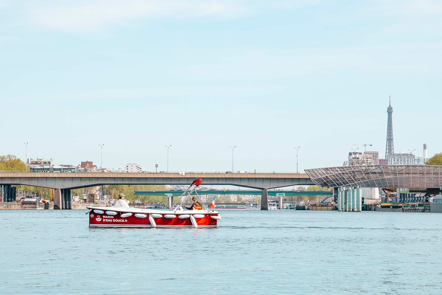 Base de Boulogne : vue sur la tour Eiffel