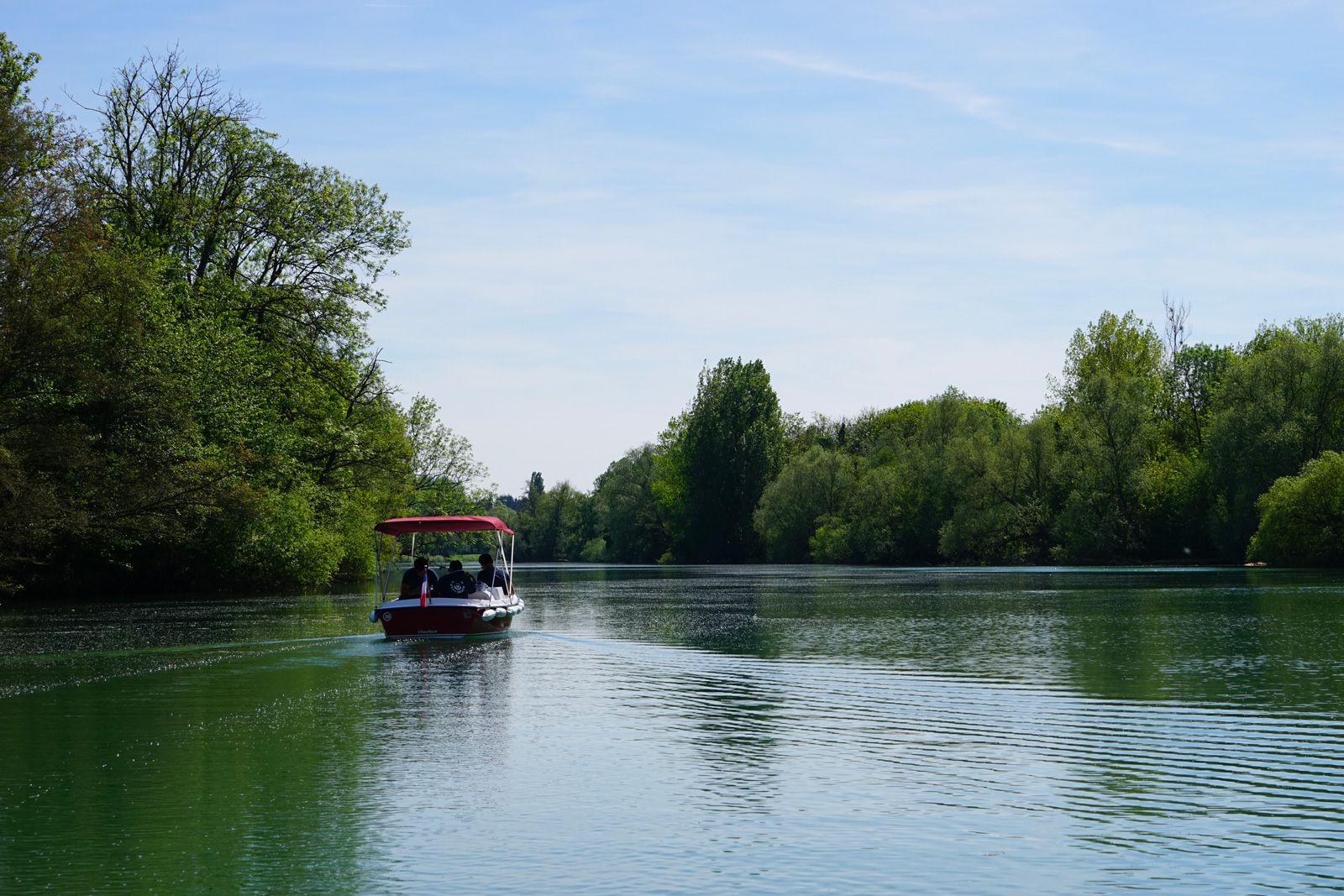 cergy-balade-bateau-electrique-au-fil-de-l-eau.jpg