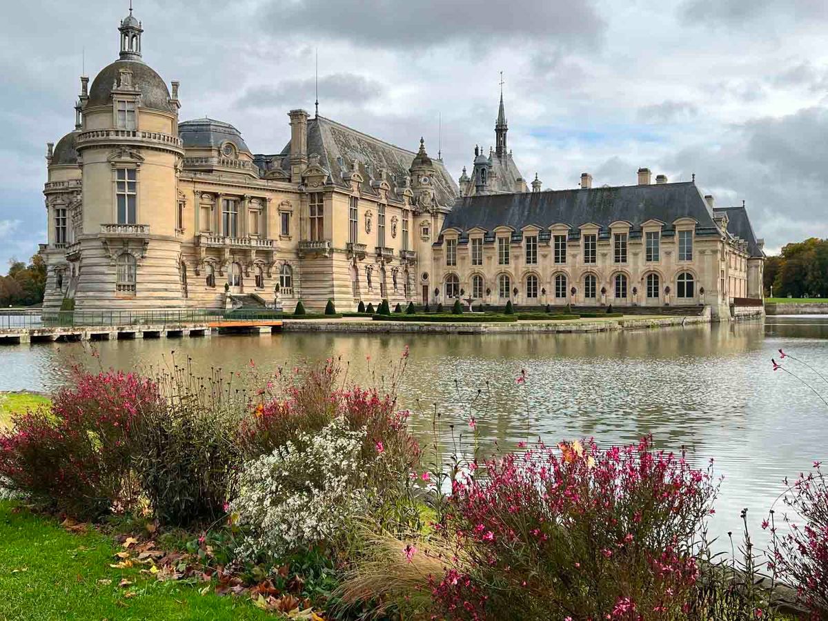 chantilly_chateau_vue-des-douves.jpg