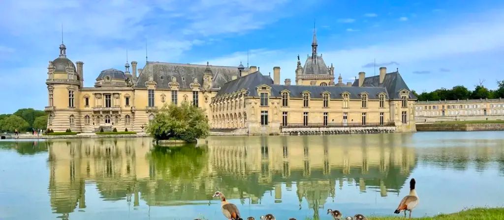 chateau-chantilly-vue-depuis-douves.jpg