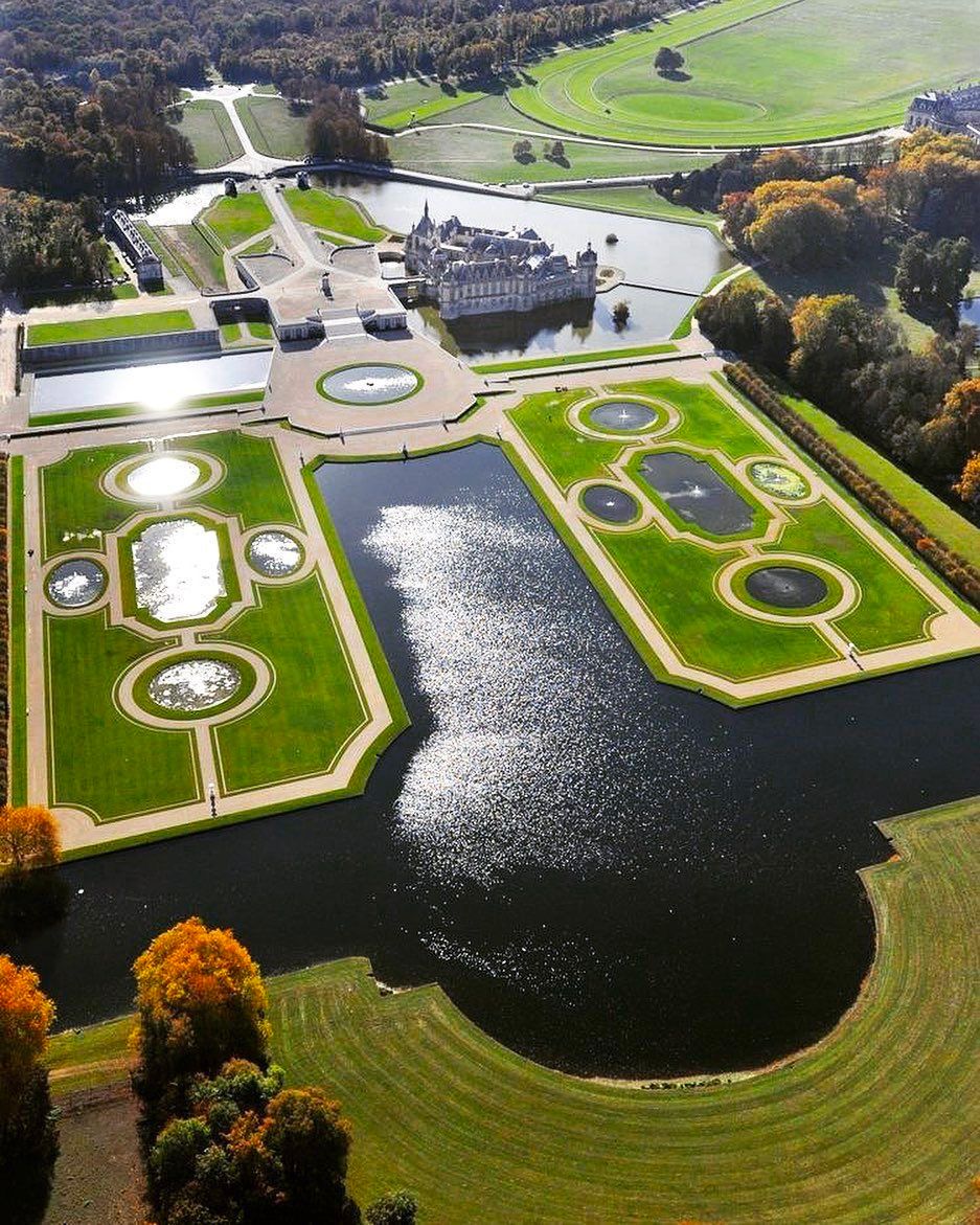 jardins_chantilly_vue-aerienne-chateau_marindeaudouce.jpg