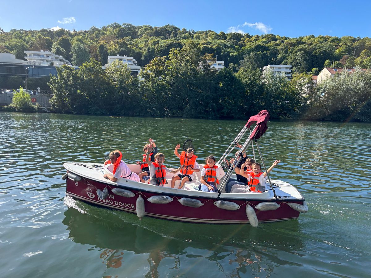 sortie-acrobranche-navigation-en-bateau-sans-permis-bougival.jpg